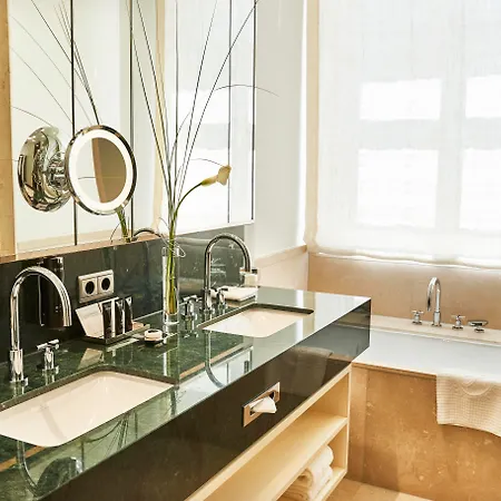 Steigenberger Icon Grandhotel & Petersberg 5* كونغسوينتر