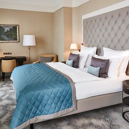 Steigenberger Icon Grandhotel & Petersberg 5* كونغسوينتر